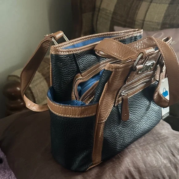 Elegant Black and Tan Handbag - Picture 2 of 5